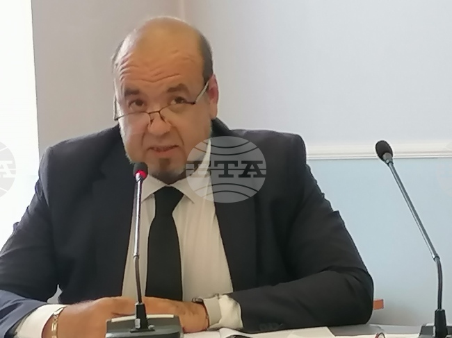 За година болница „Пирогов“ дава над един милион лева за канцеларски материали, каза прокуристът на лечебното заведение Пламен Милев
