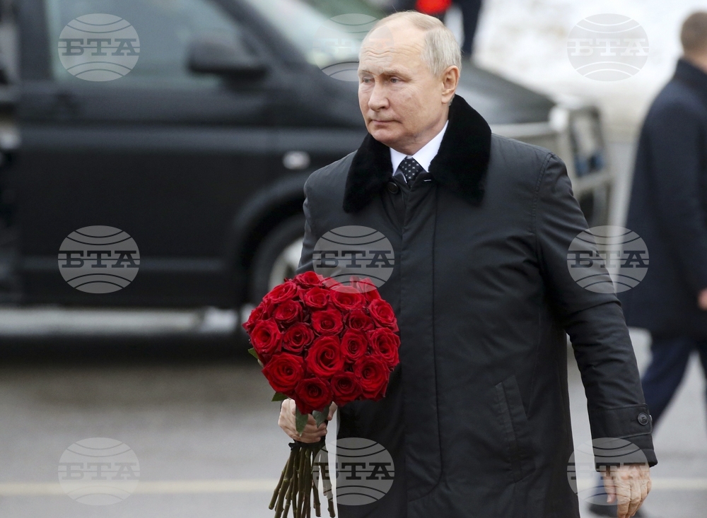 Преди срещата с Тръмп в Аляска Путин положи цветя на мемориала за американско-съветското сътрудничество в Магадан