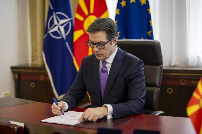 Президентът на Северна Македония е подписал указ за обнародване на Закона за използване на македонския език