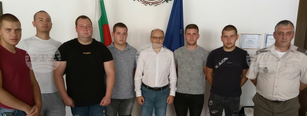 Шестима младежи от първия набор на доброволния резерв са от Ловешка област и започват работа във военно формирование 24480 – Ловеч