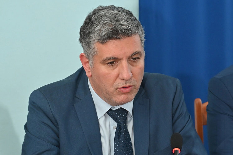 Не съм получавал покана за участие в служебното правителство, заяви министърът на регионалното развитие и благоустройството в оставка Андрей Цеков