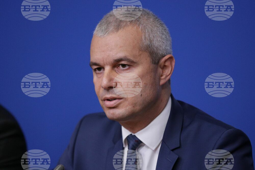 От трима депутати от „Възраждане“ е търсена подкрепа за новия кабинет, обяви Костадин Костадинов