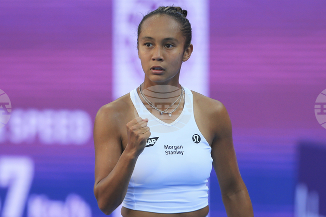 Лейла Фернандес достигна до полуфиналите на турнира по тенис в Хонконг, Белинда Бенчич се оттегли заради контузия