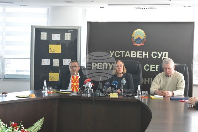 Конституционният съд на Северна Македония разглежда пет жалби, свързани с подмяната на личните документи с новото име на държавата