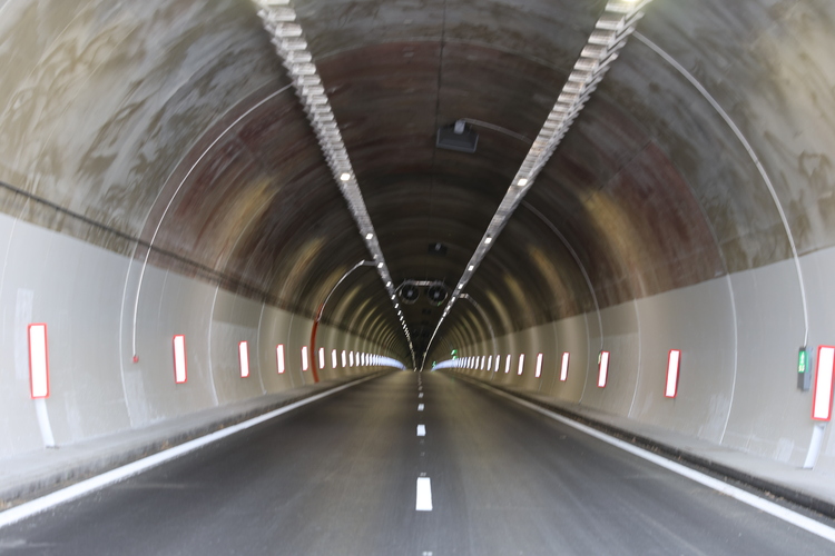 Ограничава се движението в тръбата за Кулата на тунел „Мало Бучино“ на автомагистрала „Струма“ до 23 май, съобщиха от АПИ