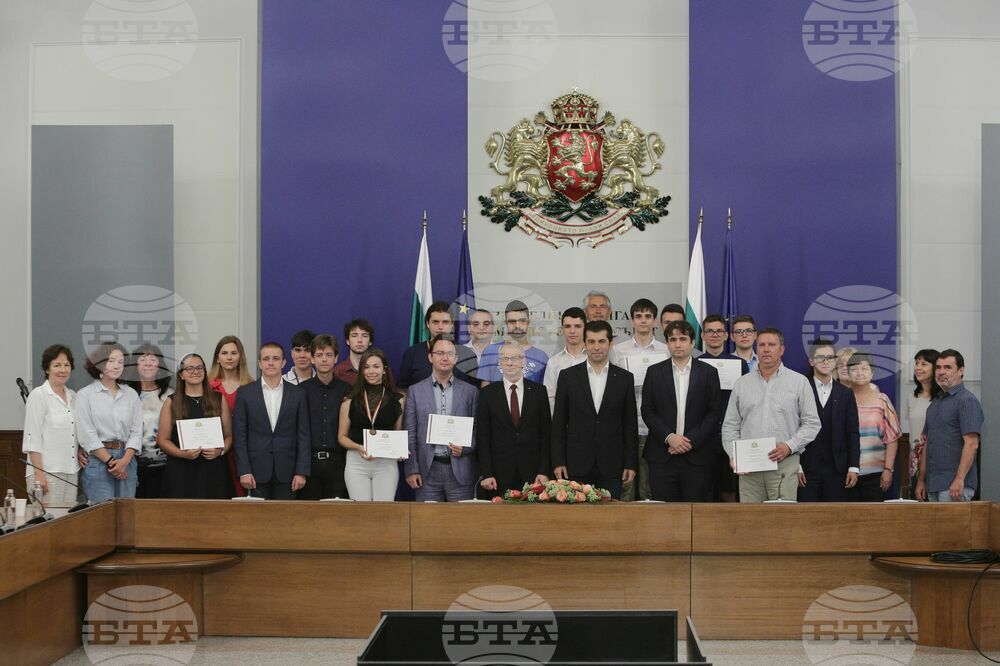 PM Awards Students with High Achievement at International Olympiads