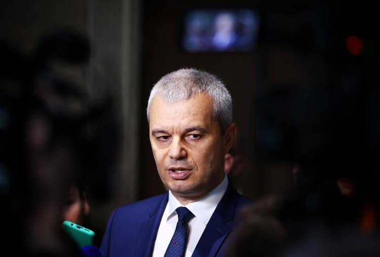 Благодарение на ПП -ДБ ще имаме служебен кабинет на ГЕРБ и ДПС, заяви Костадин Костадинов
