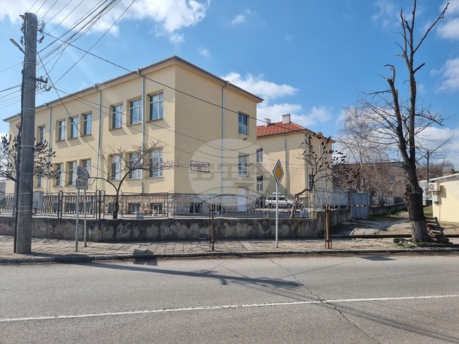 Момче на 17 години е пострадало, след като е било блъснато от лек автомобил в Цар Калоян