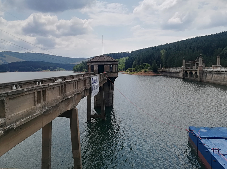 The amount of water in the “Studena” dam is sufficient and there is no danger of switching to the water system, the Regional Government of Pernik said.