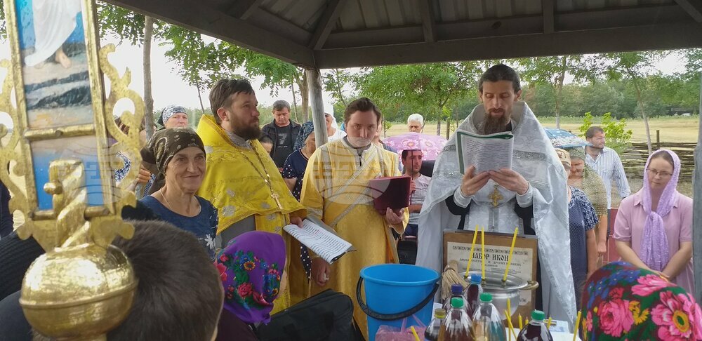 Българи и гагаузи от Городненската община се молиха за мир и дъжд