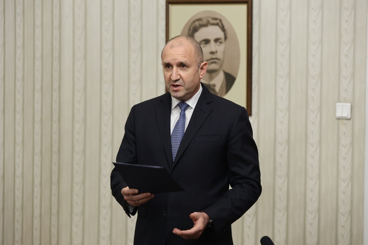 Президентът Румен Радев каза, че ще очаква Димитър Главчев най-късно следващата събота със състав на служебен кабинет
