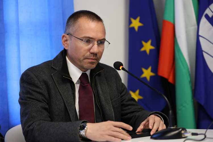Европарламентът ще финансира Западните Балкани при гарантирано спазване на правата на национални общности, каза евродепутатът Ангел Джамбазки в Кюстендил