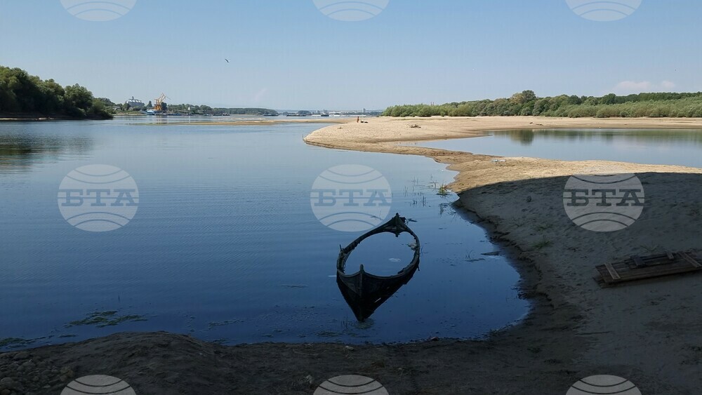 River Supervision Directorate Head Zhekov: Danube Ships Down by One-third due to Low Water Level, War in Ukraine