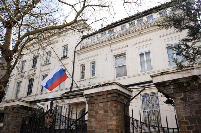 Великобритания връчи протестна нота на руския посланик заради навлизането на дронове във въздушното пространство на НАТО