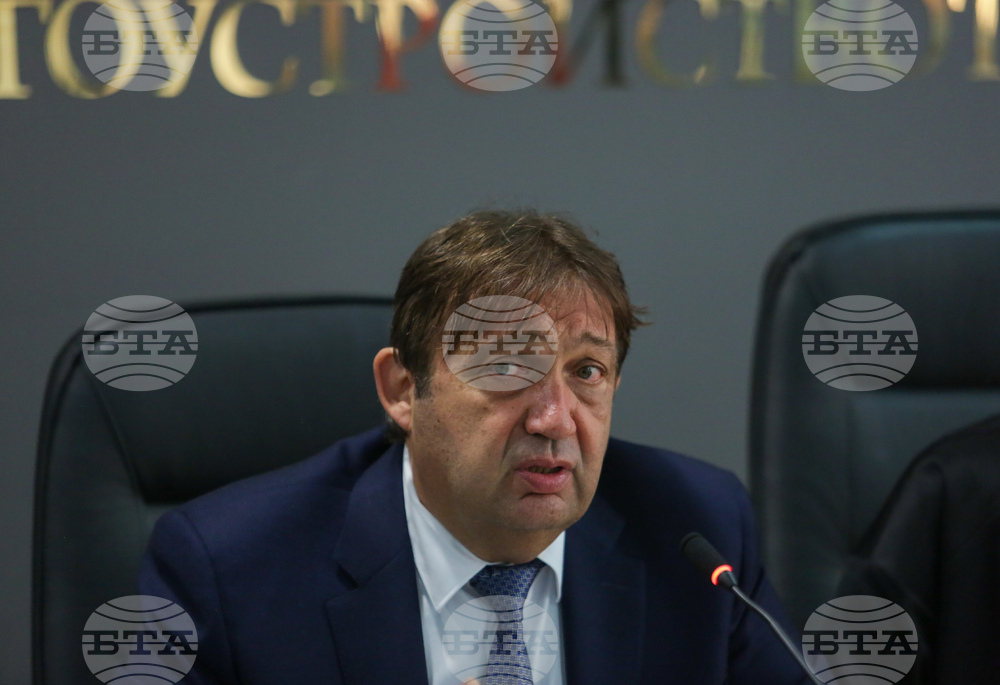 Проблемът при газовата връзка е незавършено строителство, каза министър Шишков