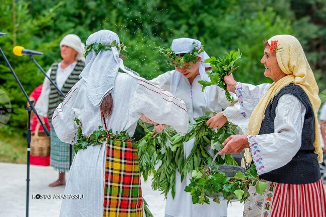 Самодейци от 16 читалища в Сливенско се завърнаха с множество отличия от Националния събор на народното творчество в Копривщица