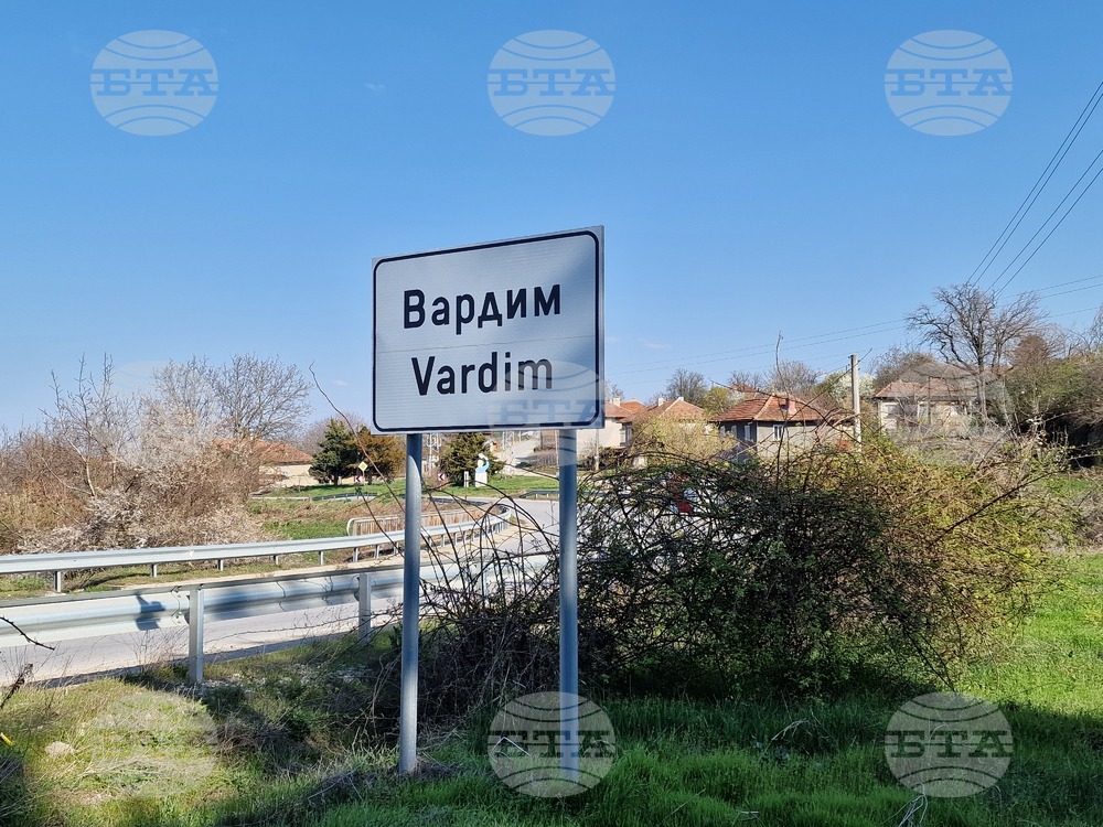 Асфалтират силно компрометирани улици в свищовското село Вардим