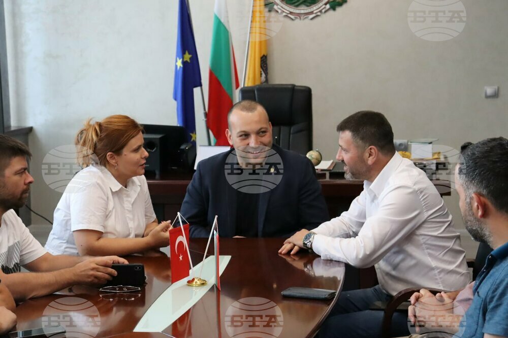 Кметът на Нови пазар посрещна гости от побратимения турски град Инегьол
