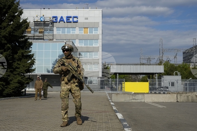 Украинският обстрел на Запорожката АЕЦ е ядрен тероризъм, казва Русия, докато Украйна казва, че руският обстрел на централата застрашава сигурността ѝ