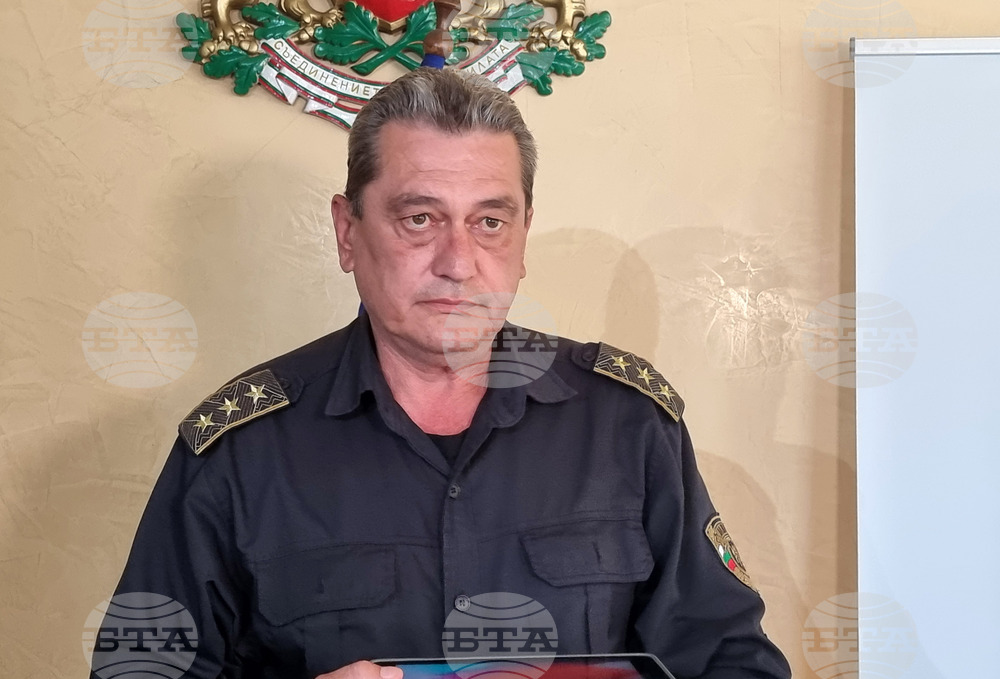 Днес на територията на страната са възникнали 74 пожара, 45 от които продължават да са действащи, заяви главен комисар Николай Николов