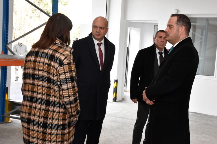 Министърът на вътрешните работи в оставка Калин Стоянов посети новооборудваните помещения за веществени доказателства на ГДБОП