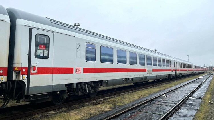 Кабинетът в оставка осигури близо 32 млн. лева за модернизирани вагони за БДЖ и отпусна безлихвен заем на НКЖИ за два жп проекта
