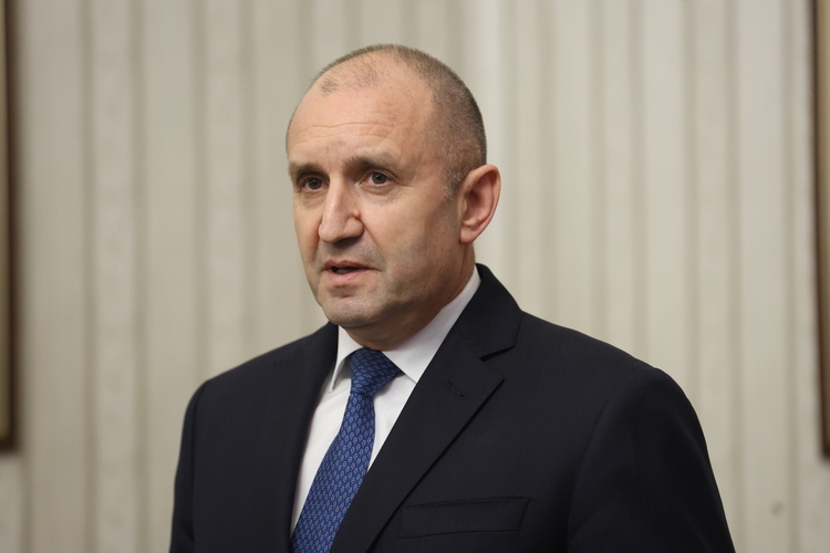 Президентът Румен Радев ще проведе консултации с парламентарно представените партии на 5 април