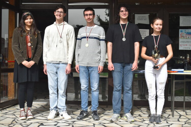 Ученици от Математическата гимназия &amp;quot;Д-р Петър Берон&amp;quot; във Варна са победители в Националната олимпиада по философия