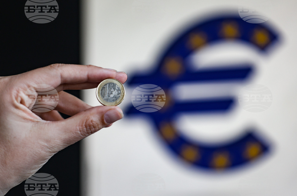 Превенцията срещу измами, санкциите за некоректни търговци и как ще се процедира при връщане на закупени онлайн стоки бяха сред темите на срещите за еврото в Шумен, Пирдоп, Царево, Ценово и Белене