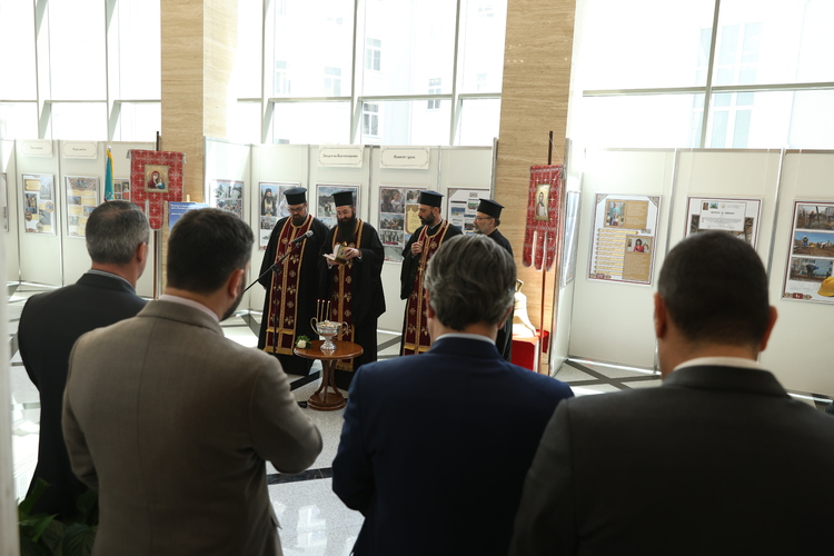 В парламента беше представена изложба, посветена на изграждането на православен храм „Св. Патриарх Евтимий“