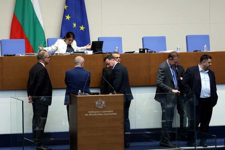 Росица Кирова отказа да води заседанието на парламента, на което се обсъжда законопроектът, свързан със защита на колективните интереси на потребителите