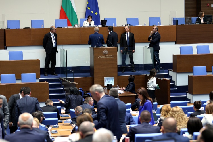 Депутатите подновиха обсъждането на законопроекта за представителните искове за защита на колективните интереси на потребителите