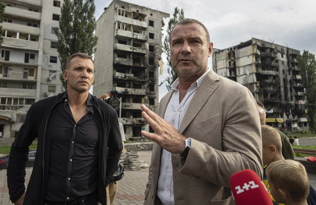 Андрий Шевченко помага за възстановяването на стадион в разрушен от войната украински град