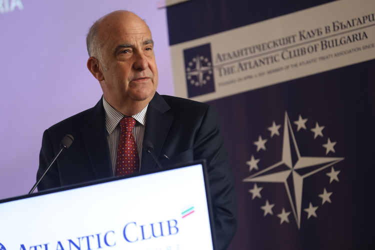 България гарантира сигурността на източния фланг на НАТО и на Черноморския регион, каза посланикът на САЩ Кенет Мертен