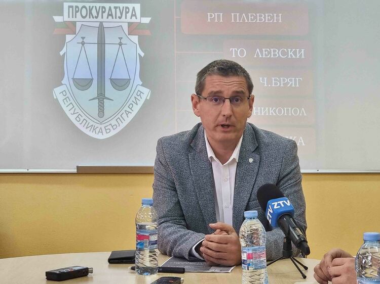 Решението на Конституционния съд е една победа за нормалността, коментира Владимир Николов, председател на Асоциацията на прокурорите в България
