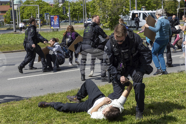 АПА: 42 членове на екоактивистката група "Последно поколение" са с повдигнати обвинения в Австрия