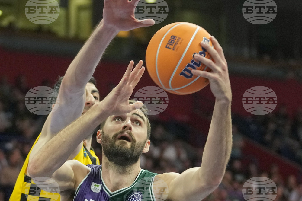 Натурализираният американски баскетболист Дейвид Кравиш ще остане извън игра около четири месеца