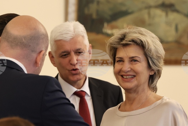 Министър Лечева поздрави националния отбор по волейбол за бронзовите медали от Европейското първенство