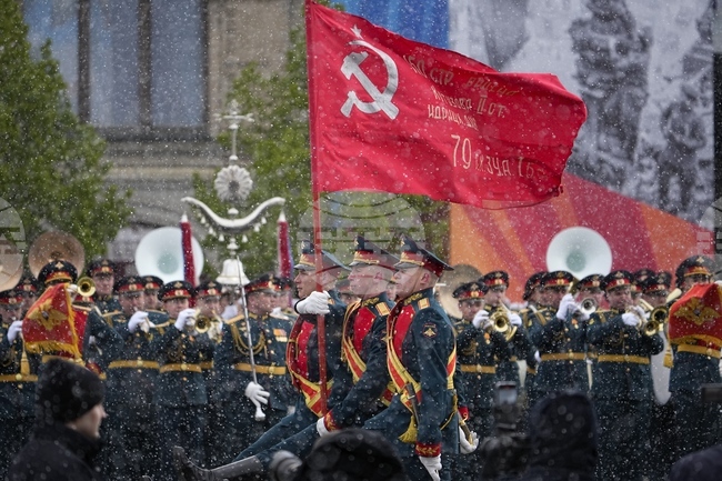 Украйна призова чуждестранни войници да не се включват в парада в Москва на 9 май, в който "ще участват военнопрестъпници"