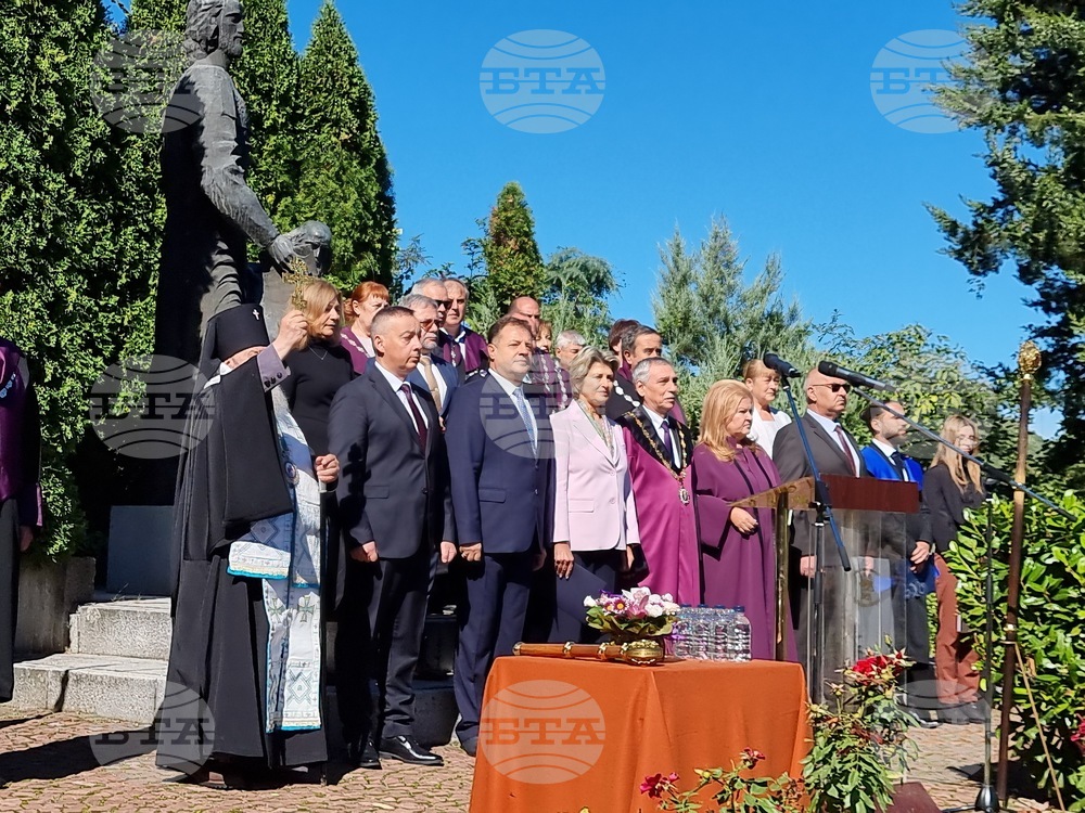 Академичната учебна година във Великотърновския университет беше открита в присъствието на стотици студенти