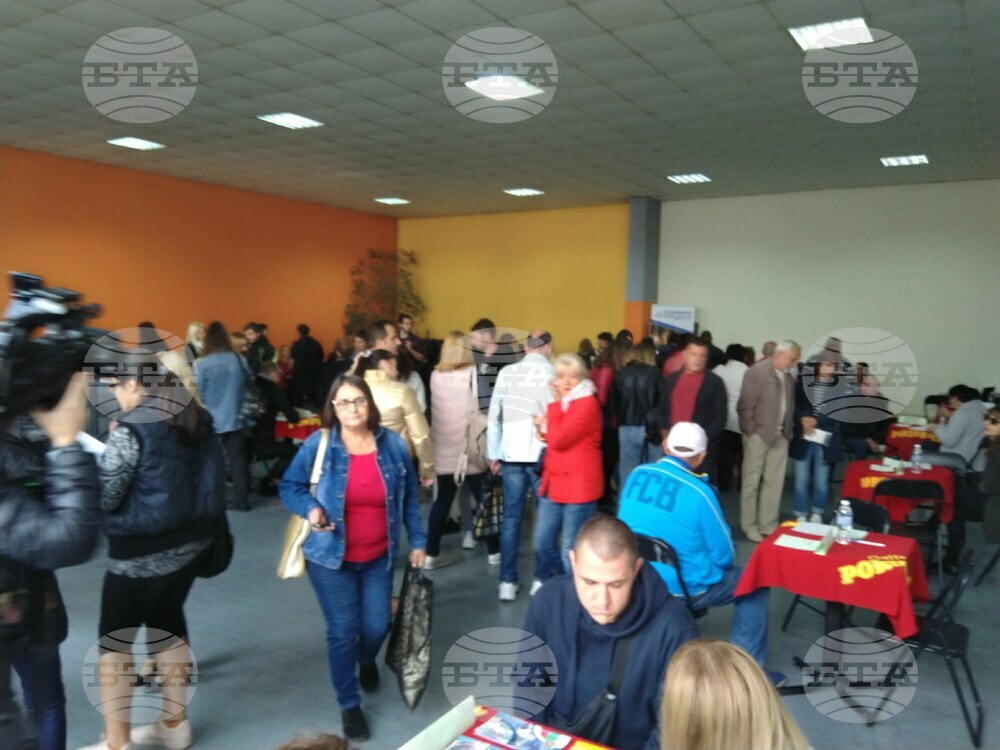 Близо 150 души участваха в проведената днес трудова борса в Перник