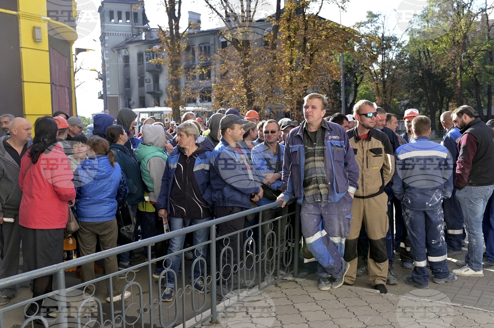 Украйна твърди, че жителите в окупираните от руснаците райони са били принудени да гласуват за анексиране от Русия