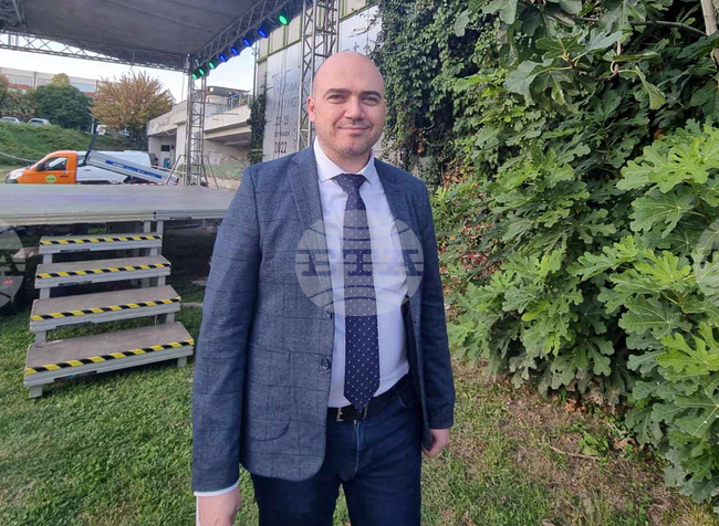 Ако успеем да сложим таван на цените на енергоносителите, ще имаме силен зимен туристически сезон, каза служебният министър на туризма