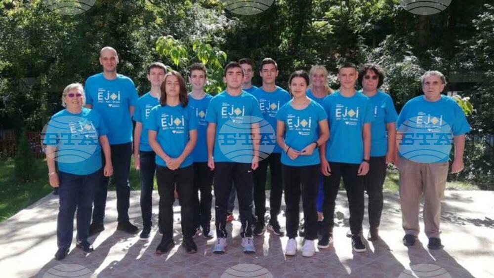 Всички шуменски участници в Европейската младежка олимпиада по информатика спечелиха медали