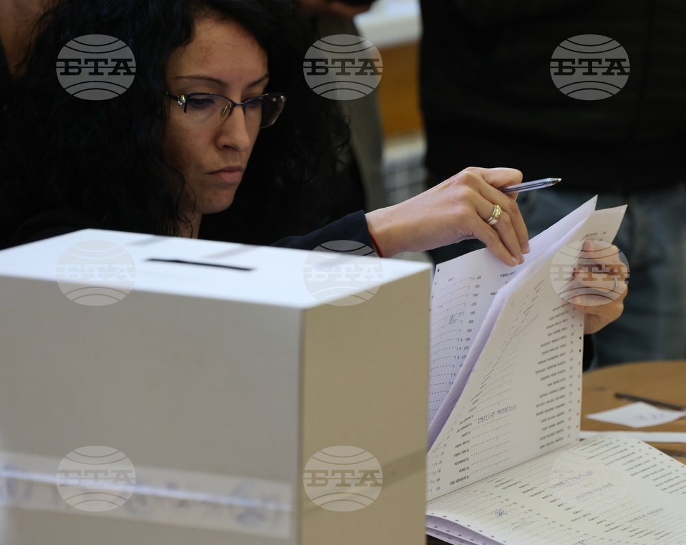 Няколко машини за гласуване не са проработили в началото на изборния ден в България