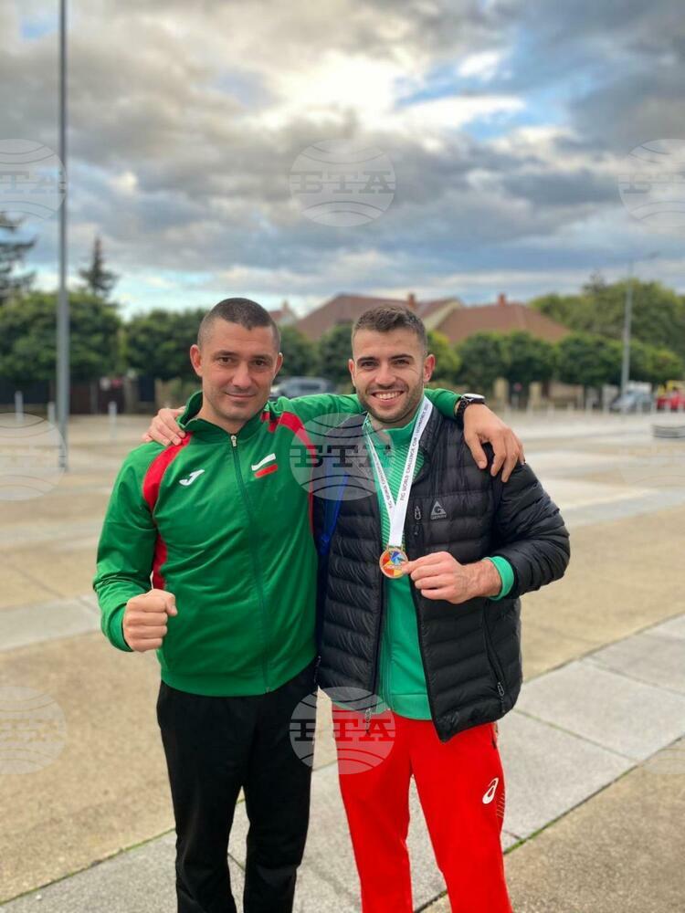 Йордан Александров завоюва бронз на висилка на Световната купа в Унгария, България с четири отличия на турнир по спортна гимнастика в Румъния