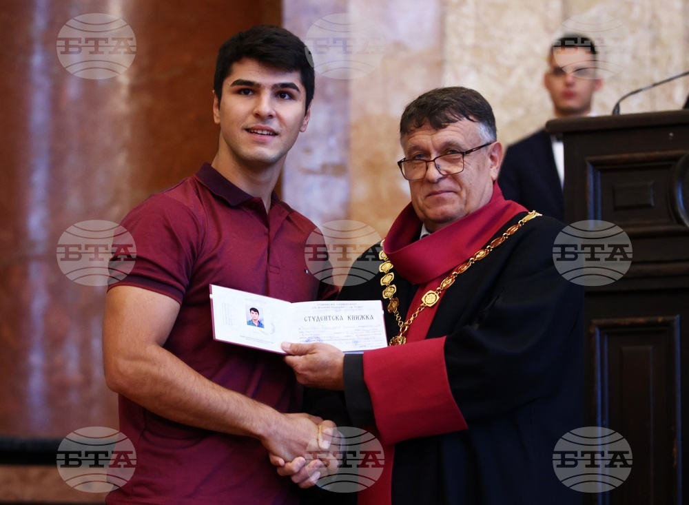 Държавата трябва да уреди базовото заплащане на преподавателския труд в университетите, каза заместник-ректорът на СУ доц. Георги Вълчев