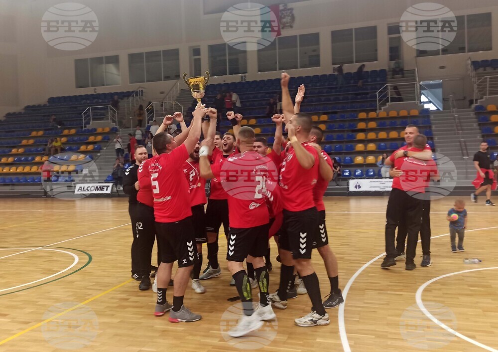 Локомотив (Горна Оряховица) постигна пета поредна победа и продължава без грешка в първенството на България по хандбал за мъже