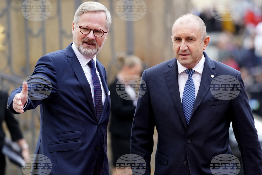Президентът Румен Радев пристигна в Прага за участие в два международни форума