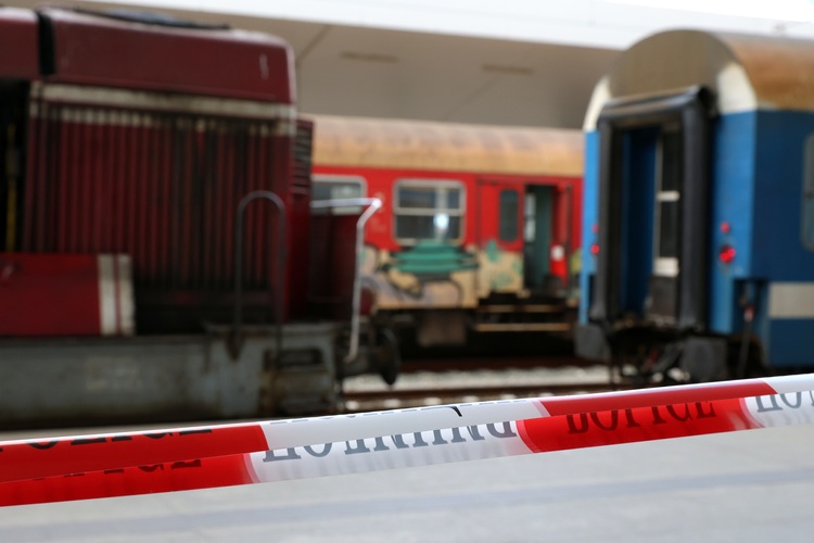 Два екипа разследват инцидента с влакове на Централната гара в София